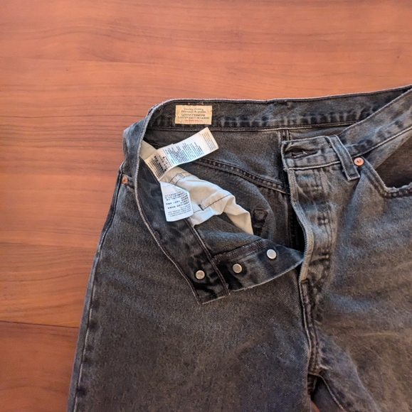 Levis baggy dad jeans. Selling because they don't fit anymore. - Picture 3 of 5